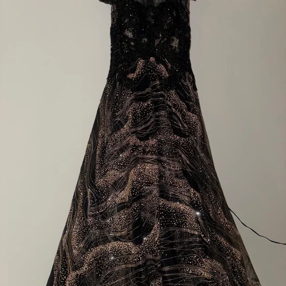 Party dresses - Picture 5 of 17